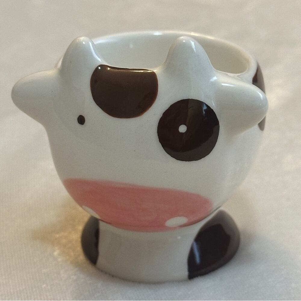 Hand-Painted Ceramic Cow Egg Cup: Farmhouse Kitchen Decor